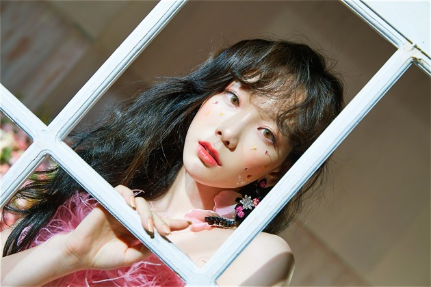 Gambar Foto Tae Yeon di Teaser 'My Voice' Deluxe Edition