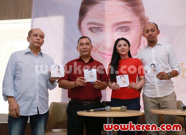 Gambar Foto Dewi Persik Rilis Album 'Semua Karena Cinta' - Foto 2 dari 329