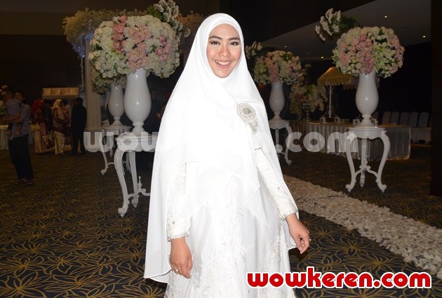 Gambar Foto Oki Setiana Dewi di Pernikahan Shindy Kurnia Putri