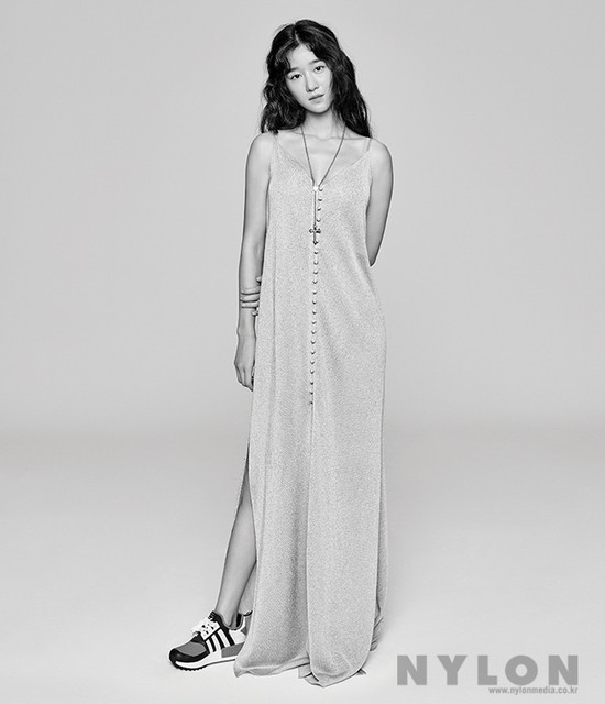 Gambar Foto Seo Ye Ji di Majalah Nylon Edisi Maret 2017