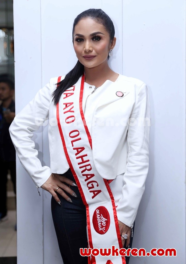 Gambar Foto Krisdayanti Dilantik Sebagai Duta Gerakan Nasional Ayo Olahraga