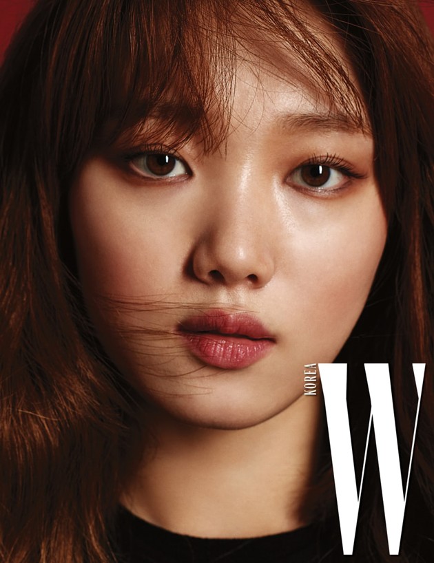 Gambar Foto Lee Sung Kyung di Majalah W Edisi Mei 2017