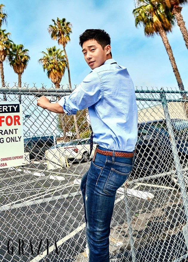 Gambar Foto Park Seo Joon di Majalah Grazia Edisi April 2017