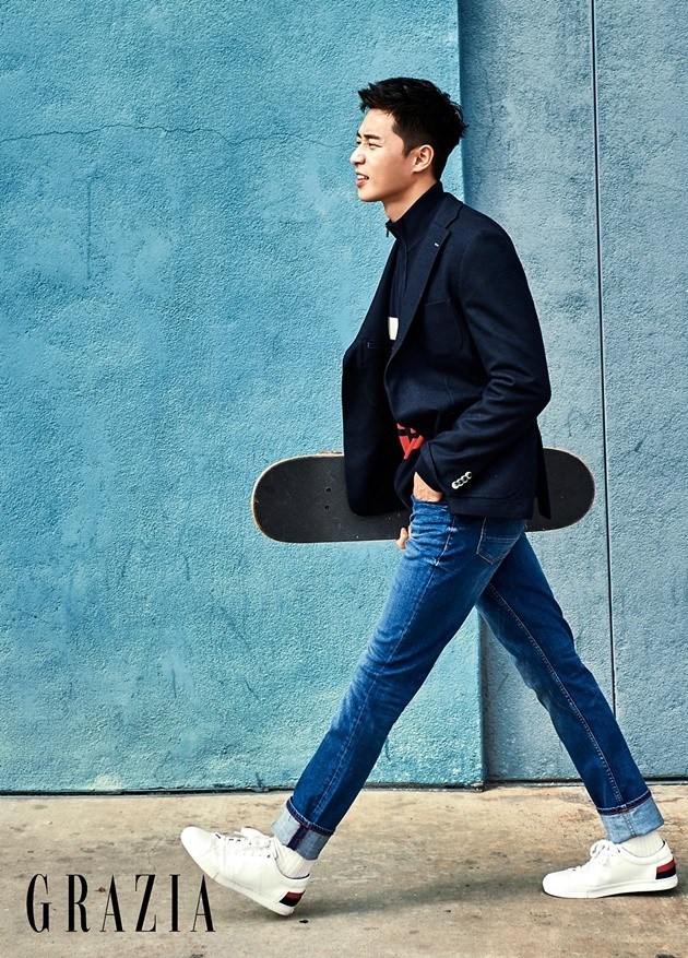 Gambar Foto Park Seo Joon di Majalah Grazia Edisi April 2017