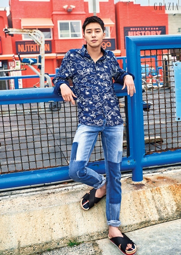 Gambar Foto Park Seo Joon di Majalah Grazia Edisi April 2017