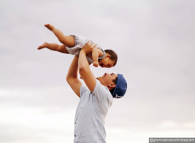 Gambar Foto Natusha kerap disebut mirip dengan sang ayah, bagaimana menurut anda?
