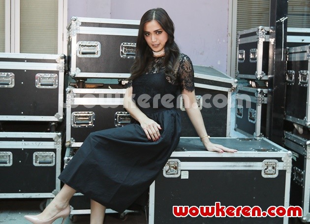 Gambar Foto Jessica Iskandar Ditemui Usai Mengisi Program 'Rumpi'