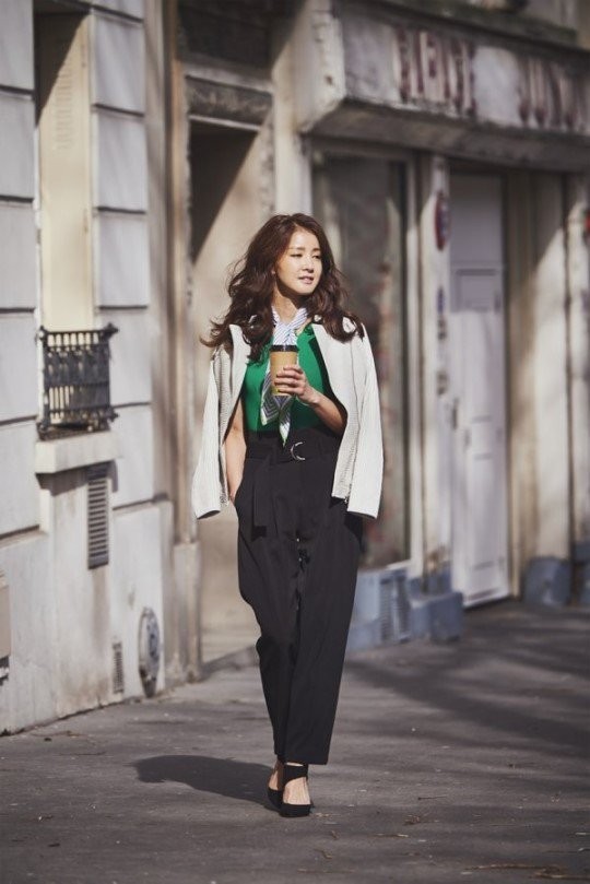 Gambar Foto Lee Si Young di Majalah InStyle Edisi April 2017