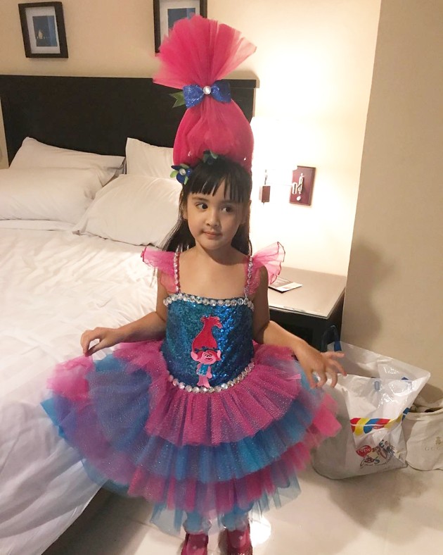 Foto Keluarga Ardi Bakrie dan Nia  Ramadhani  Sedang Bersiap 