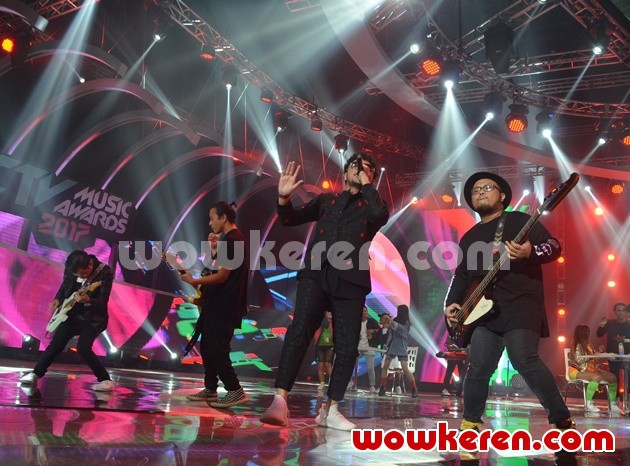 Gambar Foto Penampilan Nidji di SCTV Music Awards 2017