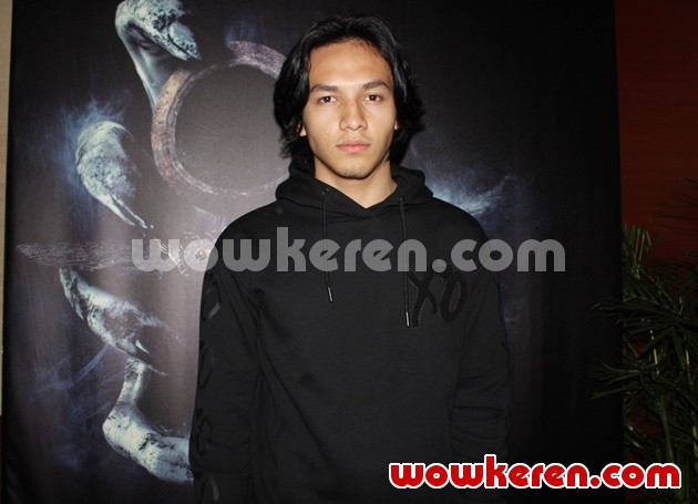 Gambar Foto Jefri Nichol di Konferensi Pers Peluncuran Trailer Film 'Jailangkung'