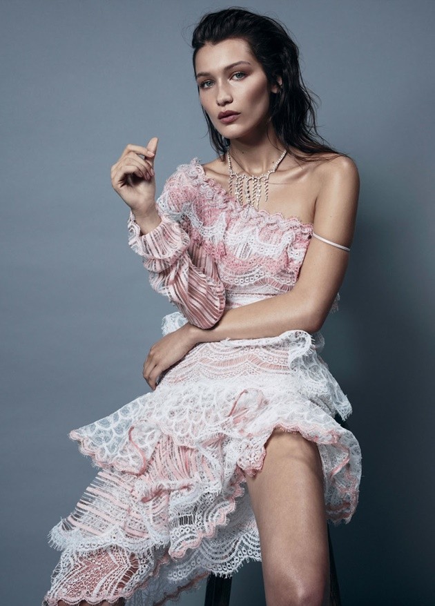 Gambar Foto Bella Hadid di Majalah Harper's Bazaar Australia Edisi Agustus 2016