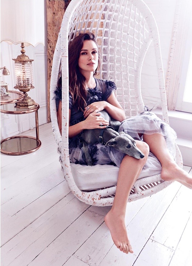 Gambar Foto Keira Knightley di Majalah Harper's Bazaar UK Edisi Desember 2016