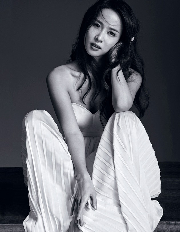 Gambar Foto Jo Yeo Jeong di Majalah Harper's Bazaar Edisi Maret 2017
