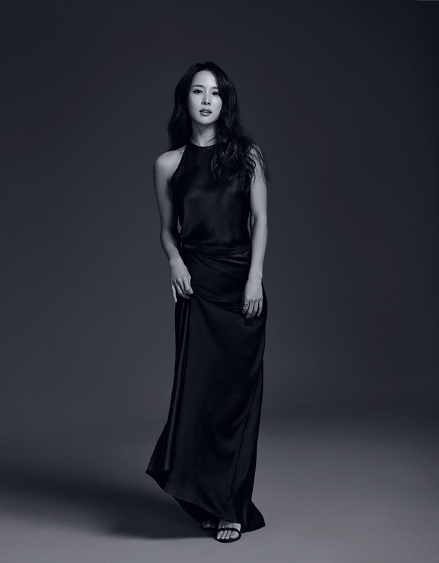 Gambar Foto Jo Yeo Jeong di Majalah Harper's Bazaar Edisi Maret 2017