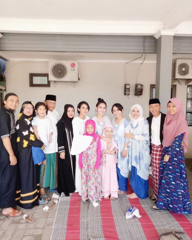 Foto Meriahnya Suasana Lebaran Keluarga  Anang  Ashanty  