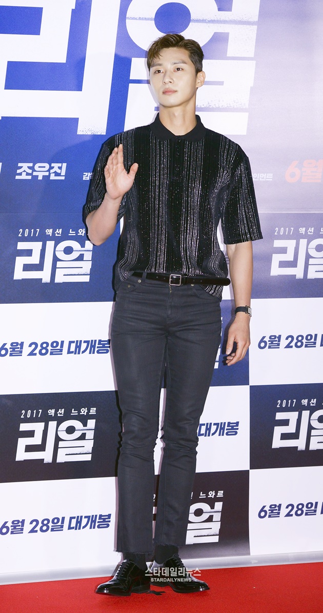 Gambar Foto Park Seo Joon Tampil Ganteng Premiere Film 'Real'