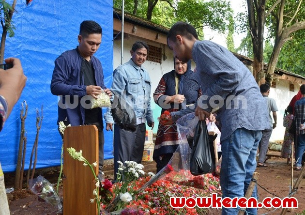 Gambar Foto Suasana Makam Julia Perez