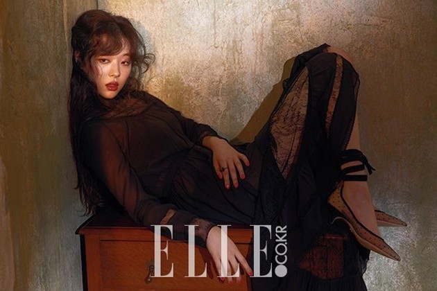 Gambar Foto Sulli di Majalah Elle Edisi Mei 2017