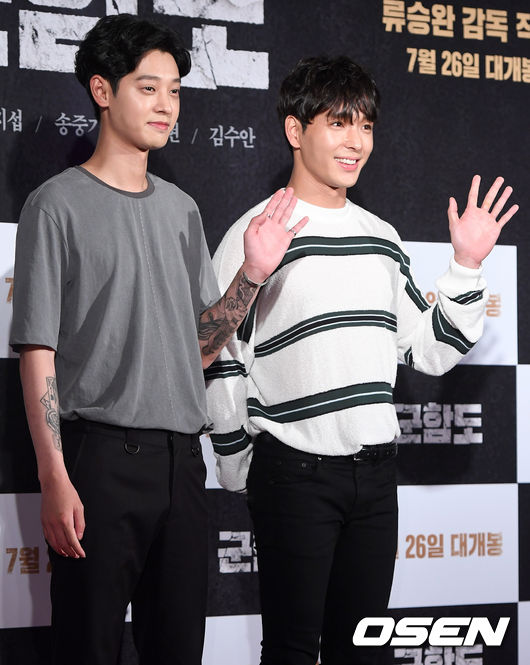 Gambar Foto Jung Joon Young Hadir Bersama Choi Jong Hoon F.T. Island di VIP Premiere Film 'Battleship Island'