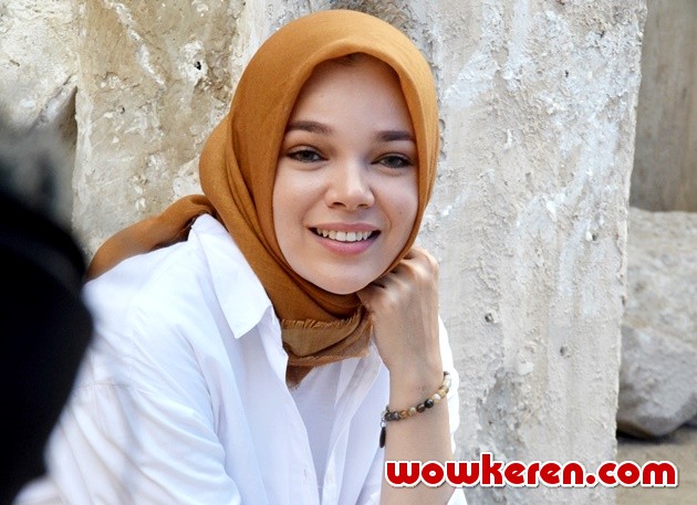 Gambar Foto Dewi Sandra di Syukuran Film 'Ayat-Ayat Cinta 2'