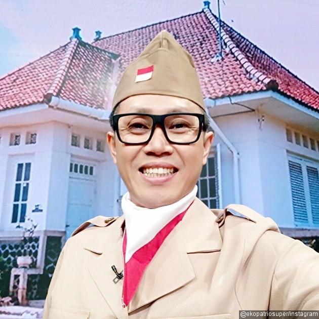Gambar Foto Sebagai artis sekaligus anggota DPR, Eko Patrio bahkan rela mengubah penampilannya bak pejuang di masa penjajahan.