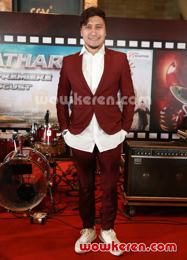 Foto Arie Untung di Gala Premier Film 'Rafathar'