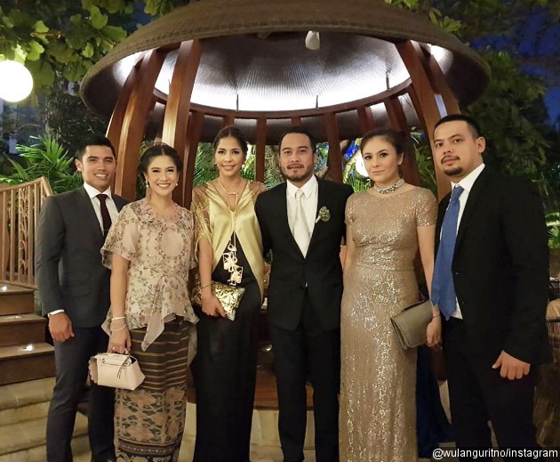 Gambar Foto Artis senior Wulan Guritno juga ikut memberikan doa untuk Raisa dan Hamish Daud.