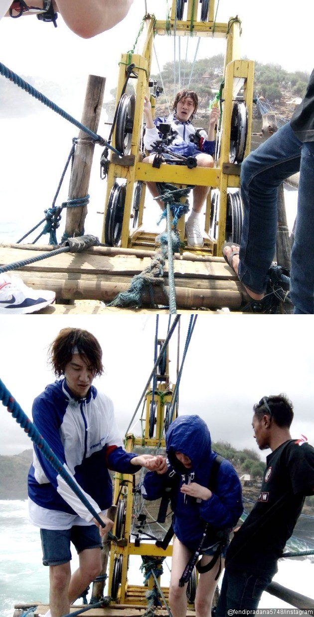 Gambar Foto Meski ketakutan mencoba wahana, Lee Kwang Soo berbaik hati menolong Jeon So Min.