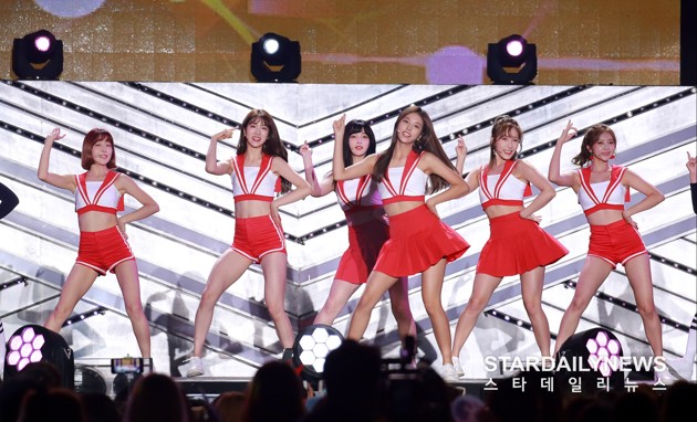 Gambar Foto Grup lain yang juga termasuk dalam line up adalah Laboum. Imut sekali, ya, mereka?