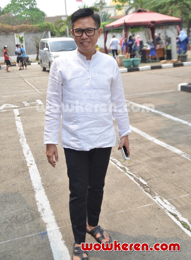 Gambar Foto Eko Patrio Menyembelih Hewan Kurban