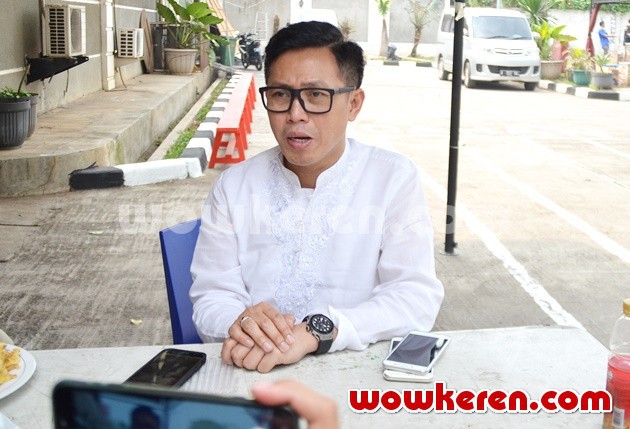 Gambar Foto Eko Patrio Menyembelih Hewan Kurban
