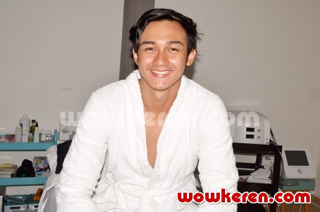 Gambar Foto Immanuel Caesar Hito Ditemui Saat Perawatan Kulit