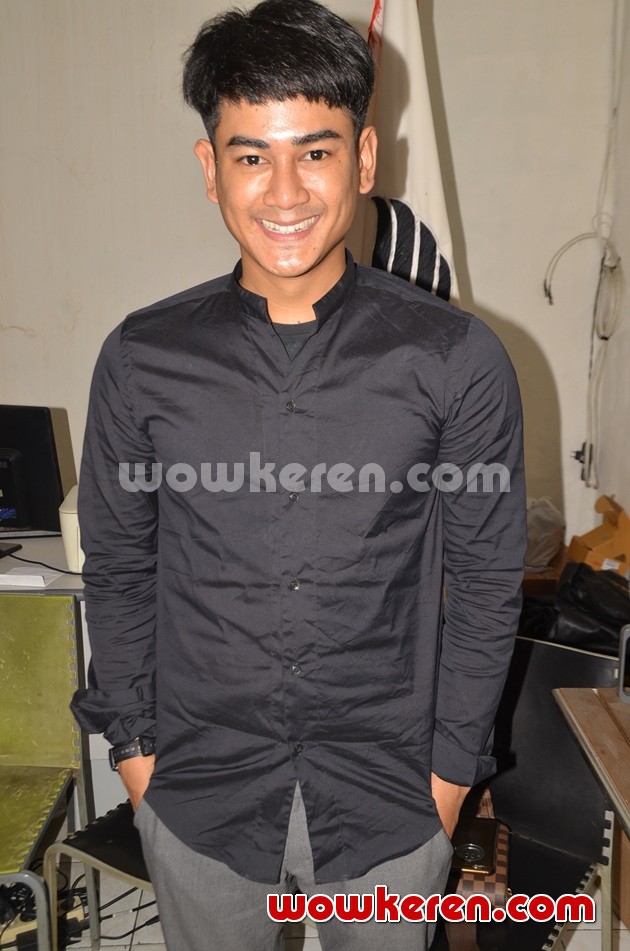 Dwi Andhika: Berita, Foto, Video, Lirik Lagu, Profil & Bio 