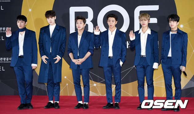 Gambar Foto Giliran B.A.P mempesona dibalut setelan jas di red carpet Busan One Festival 2017.