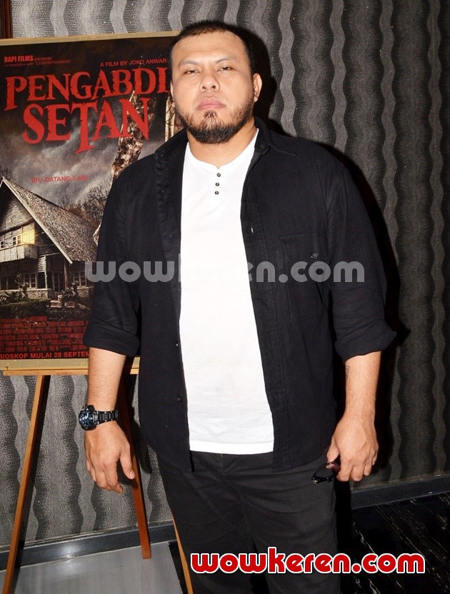 Gambar Foto Joko Anwar Ditemui di Syukuran Film 'Pengabdi Setan'