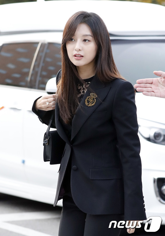 Gambar Foto Kim Ji Won Hadir di Pernikahan Song Song Couple