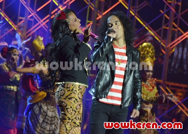 Gambar Foto Penampilan Slank di HUT Global TV ke-15
