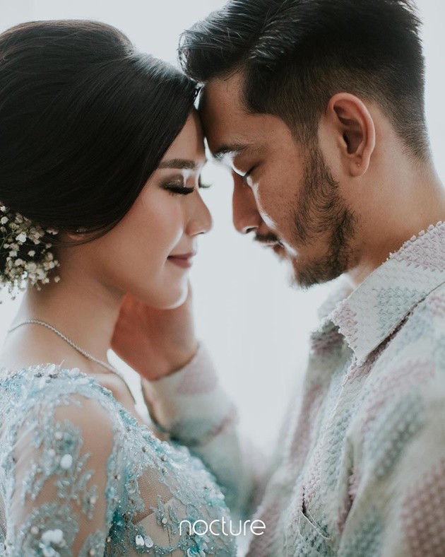 Gambar Foto Sebagai ibu, Amy Qanita mendoakan agar rencana pernikahan Jeje dan Syahnaz diberi kelancaran. Wah selamat ya Jeje dan Syahnaz.