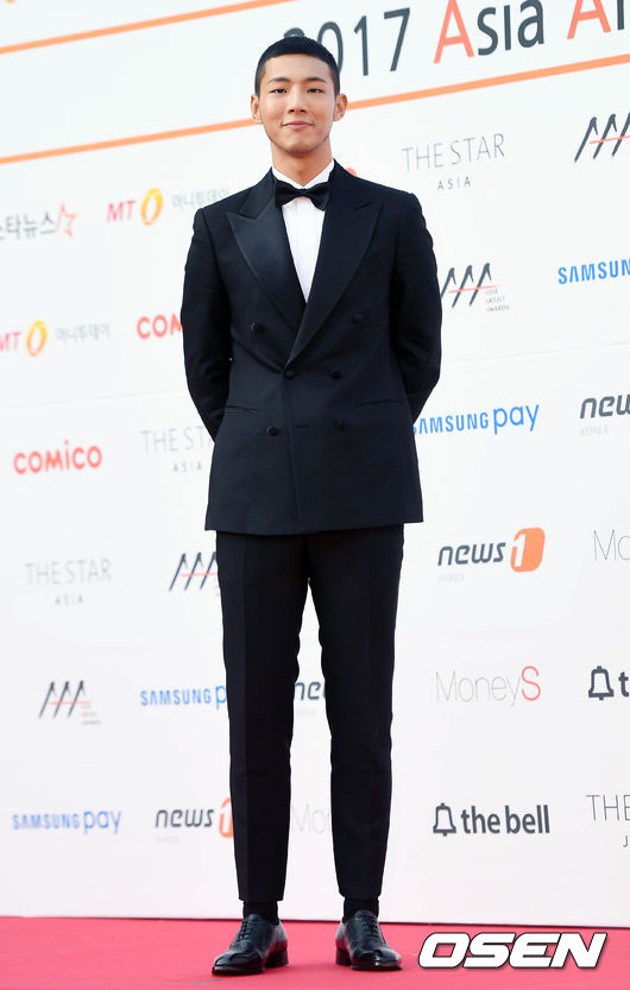 Gambar Foto Ji Soo di Red Carpet Asia Artist Awards 2017