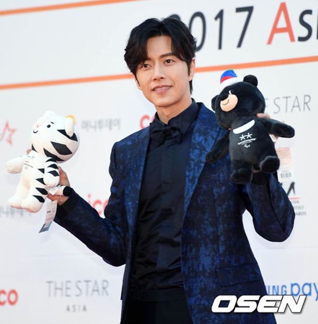 Gambar Foto Park Hae Jin di Red Carpet Asia Artist Awards 2017