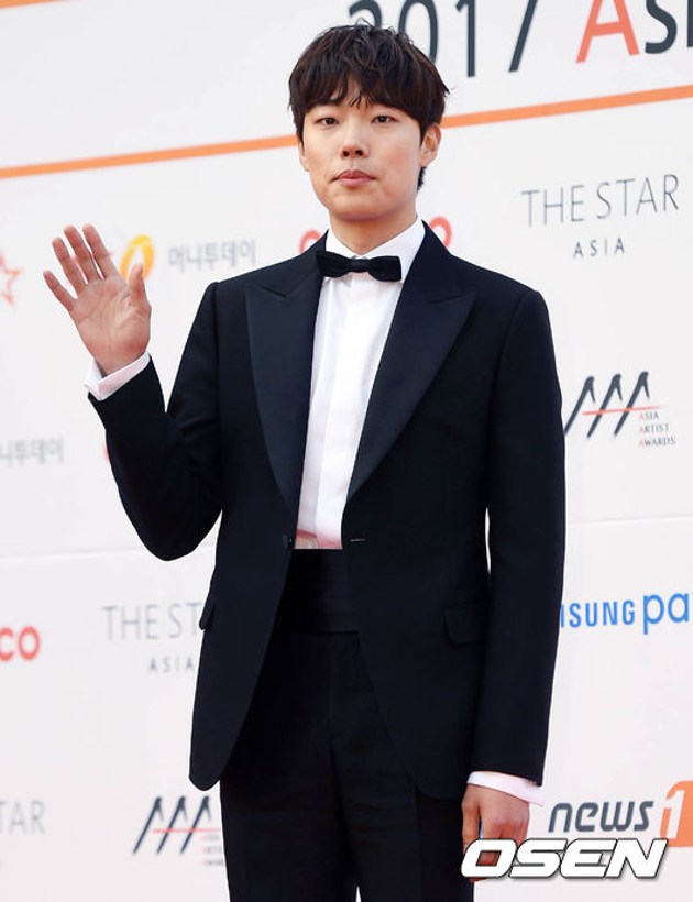 Gambar Foto Ryu Jun Yeol di Red Carpet Asia Artist Awards 2017