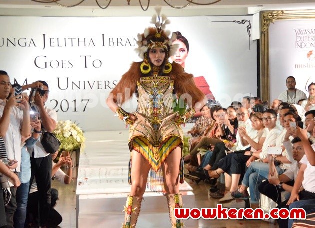 Foto Bunga Jelitha Ibrani di Konferensi Pers Keberangkatan 