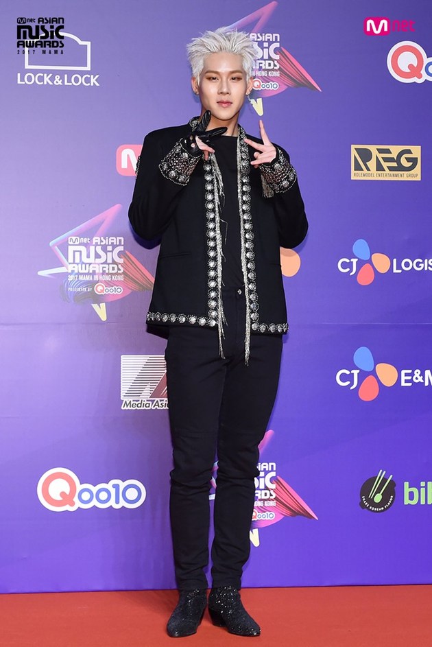 Gambar Foto Jooheon Monsta X di red carpet MAMA 2017 Hong Kong.