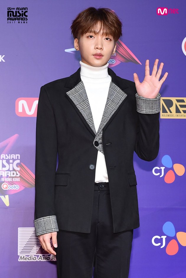 Gambar Foto Jung Se Woon di red carpet MAMA 2017 Hong Kong.
