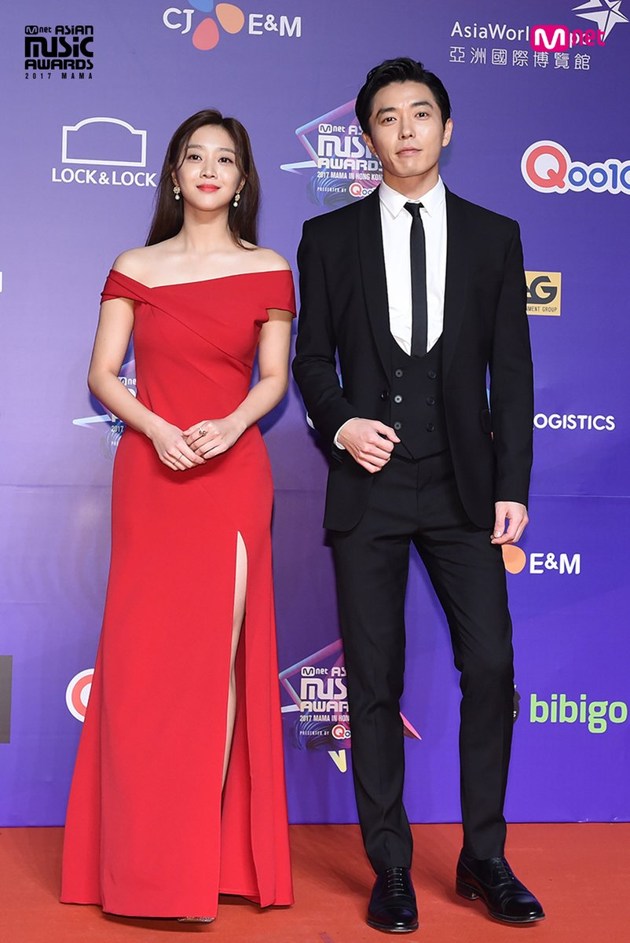 Gambar Foto Kim Jae Wook dan Jo Bo Ah ketemu lagi di red carpet MAMA 2017 Hong Kong.