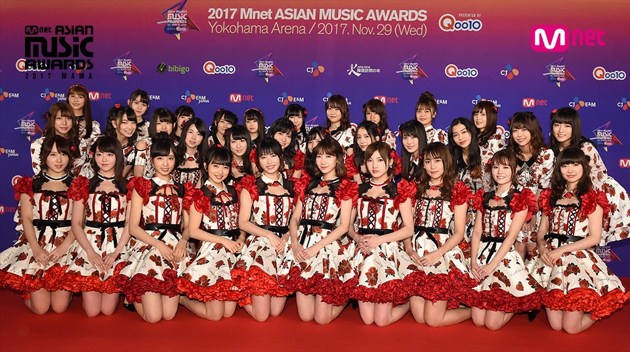 Foto Ramai dan Cerianya para personel AKB48 di red carpet MAMA 2017 Jepang.
