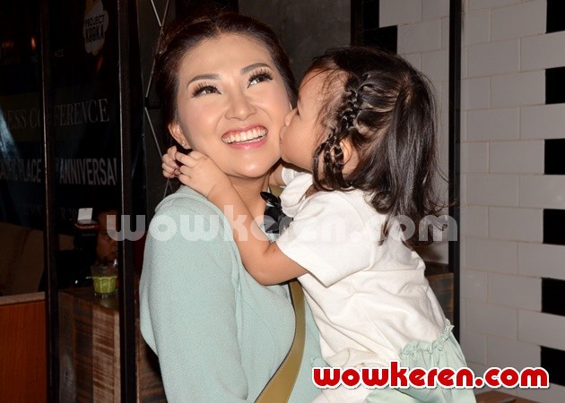 Gambar Foto Sarwendah di Acara 'Pacific Place 10th Anniversary'