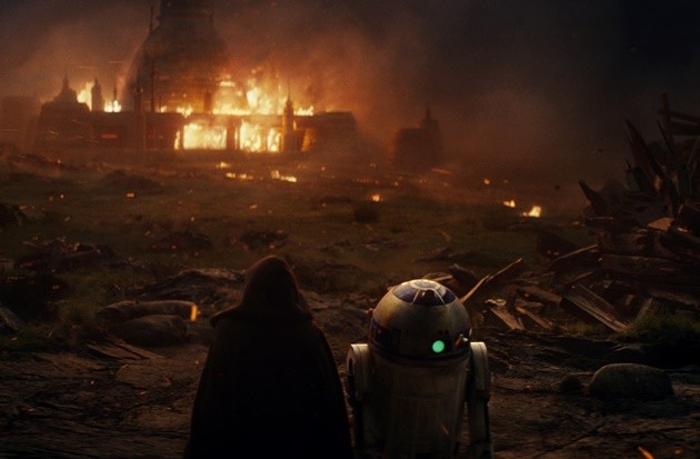 Gambar Foto Luke masih ditemani teman setianya. Star Wars Universe menciptakan dua karakter baru, burung kecil Porgs dan rubah kristal Vulptex.