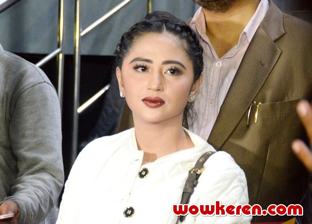 Gambar Foto Dewi Persik Ditemui di Mapolda Metro Jaya
